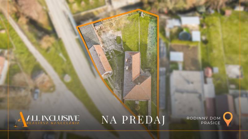 Letecký pohled na rodinný dům v Prašicích na Nemečkovské ulici s pozemkem.