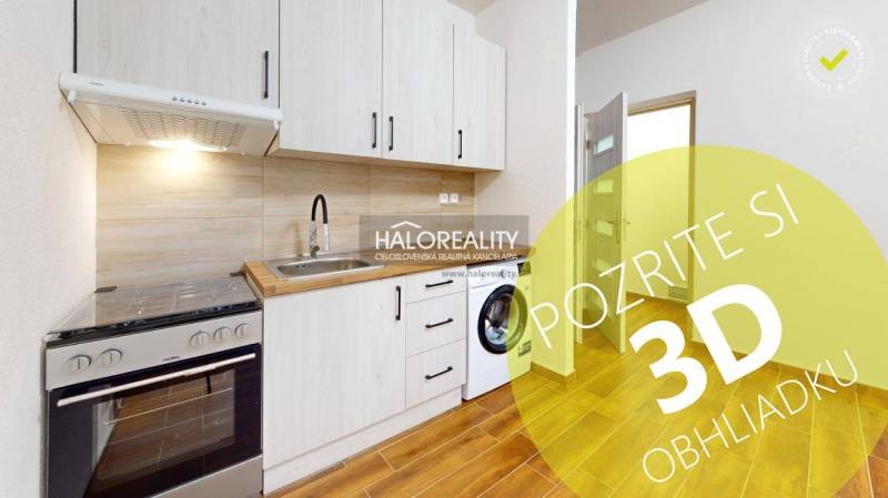 Kuchyňský kout v 1-pokojovém bytě s linkou a podlahou s dřevěným dekorem.