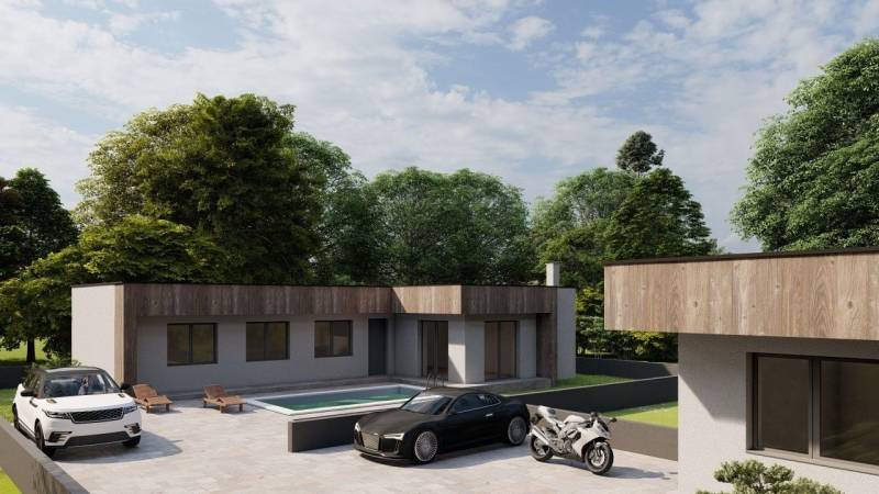 Rodinný dům v Žihárci s bazénem, dvěma auty a motorkou na vydlážděném dvoře.