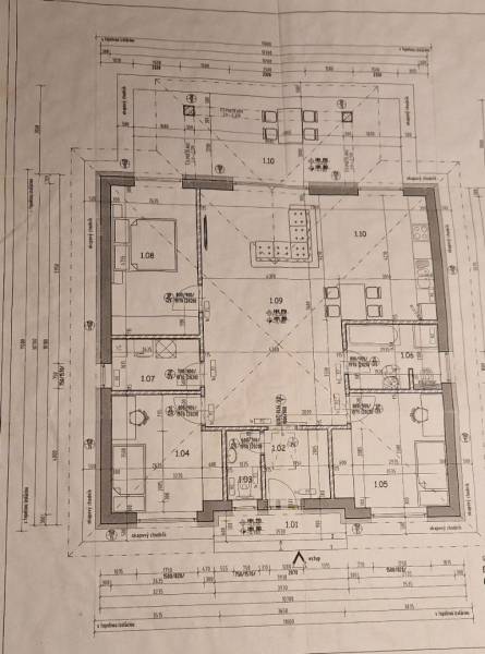 Ospravedlňujem sa, ale potrebujem vedieť, čo konkrétne chcete preložiť do češtiny. Mohli by ste mi poskytnúť text alebo informácie, ktoré potrebujete preložiť?