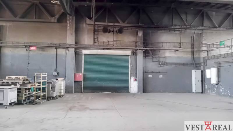 Průmyslová hala na Coburgově ulici, Trnava. Sklady a haly s betonovou podlahou.