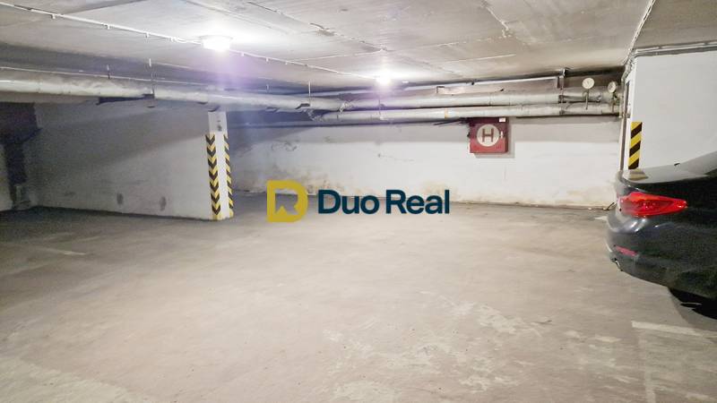 Parkovací místo v garážích na Grösslingově ulici, Bratislava - Staré Město.