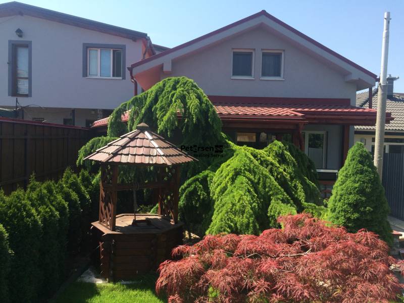 Rodinný dům na Rampové ulici v Košicích - městské části Sever, s altánkem a zelení.