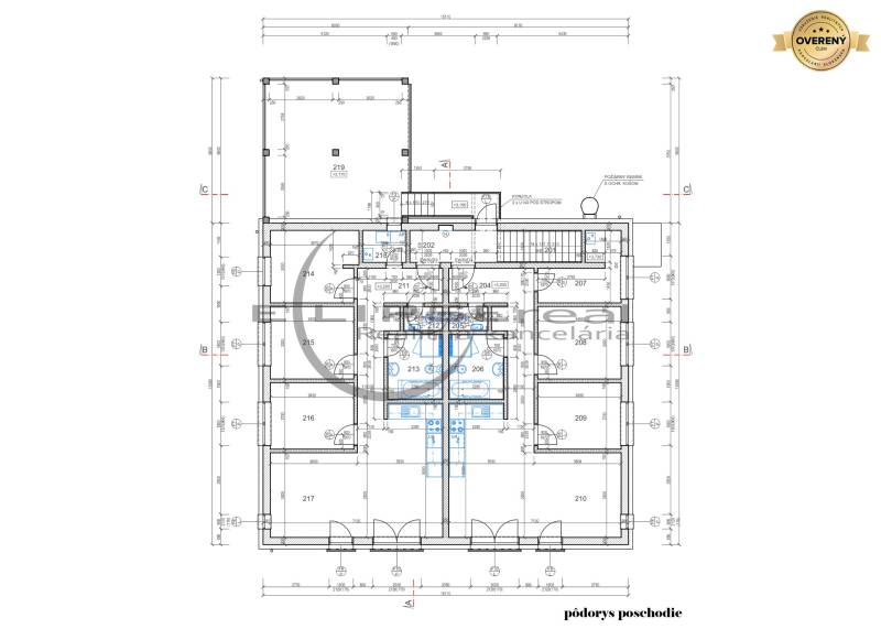 Půdorys patra Budovy ve Velkých Levárech se zobrazenými místnostmi a rozměry.