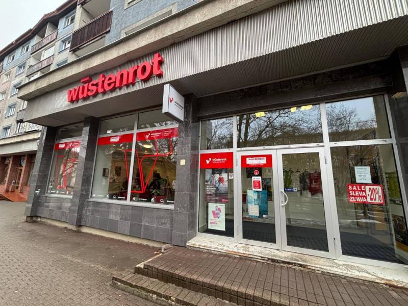 Obchodní prostory v Popradu s nápisem 