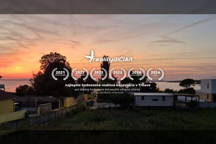 Pohled na západ slunce v rekreačním apartmánu v ulici Vrsi, Vrsi.