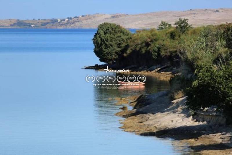 Pobřeží v Ljubači nabízí nádherný výhled na moře, vhodné pro bydlení.