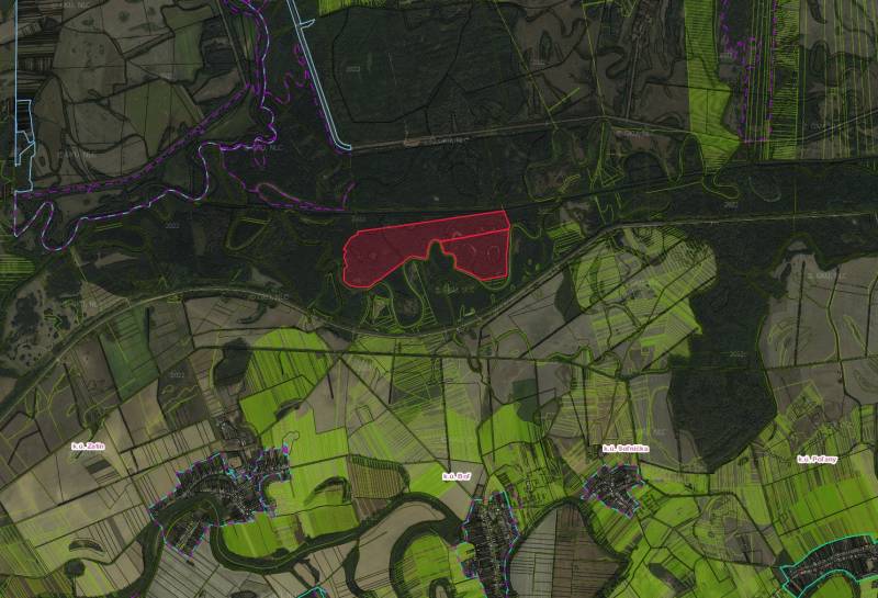 Mapa zemědělských a lesních pozemků v okolí Boľa.