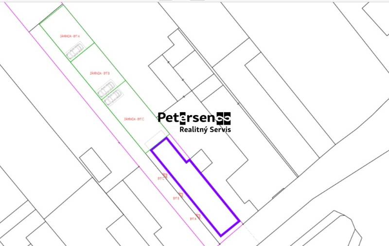 Půdorys rozmístění bytů s přilehlými zahradami a parkovacími místy.