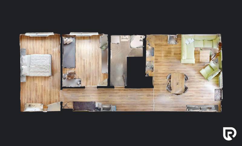 Půdorys 3pokojového bytu s podlahou s dřevěným dekorem, kuchyní a obývacím pokojem.