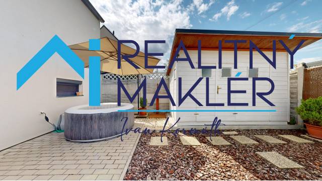 Rodinný dům ve Stupavě s terasou, vířivkou a kamínkovou zahradou.