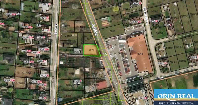 Letecký pohled na pozemky - komerční na Dukelské ulici v Bernolákově.