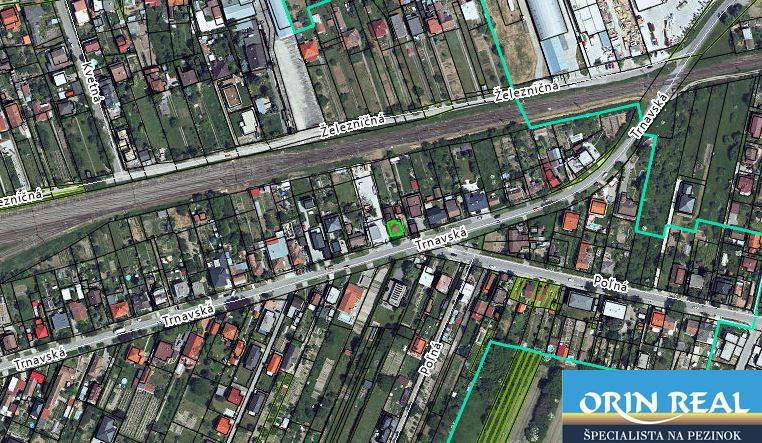 Letecký pohled na Rodinné domy na Trnavské ulici v Bernolákově.
