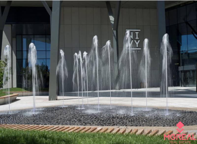 Fontána před budovou v Bratislavě, Nivy na ulici Mlynské nivy u kanceláří.