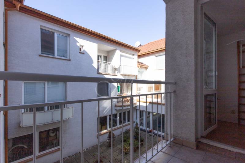 Balkon 3pokojového bytu na Zámocké ulici v Bratislavě - Starém Městě.