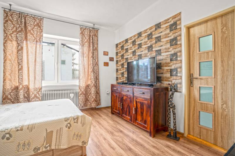 7 - 2025-09-23T131632.041.jpg