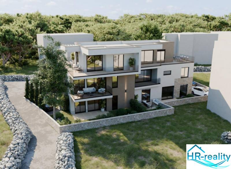 Rekreační apartmán v Murteru se nachází v přírodním prostředí s kamennými ploty.