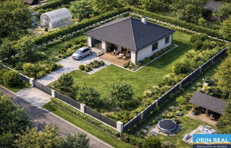 Rodinný dům se zahradou na Okružní ulici v Bernolákově vhodný na Pozemky - bydlení.