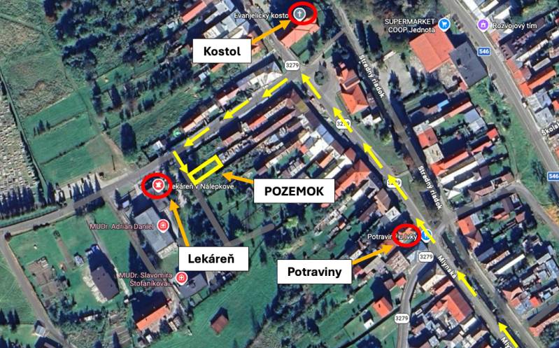 Letecká mapa části obce Nálepkovo zobrazuje kostel, lékárnu a potraviny v okolí zahrad.