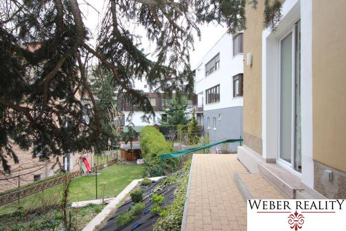 Zahrada 1-pokojového bytu na Lichardově ulici ve Starém Městě, Bratislava.