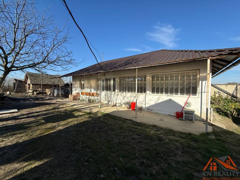 Rodinný dům na Hřbitovní ulici ve Svätém Petru, určený k bydlení.