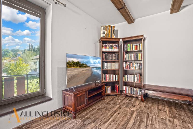 8 - 2025-10-07T112346.162.jpg