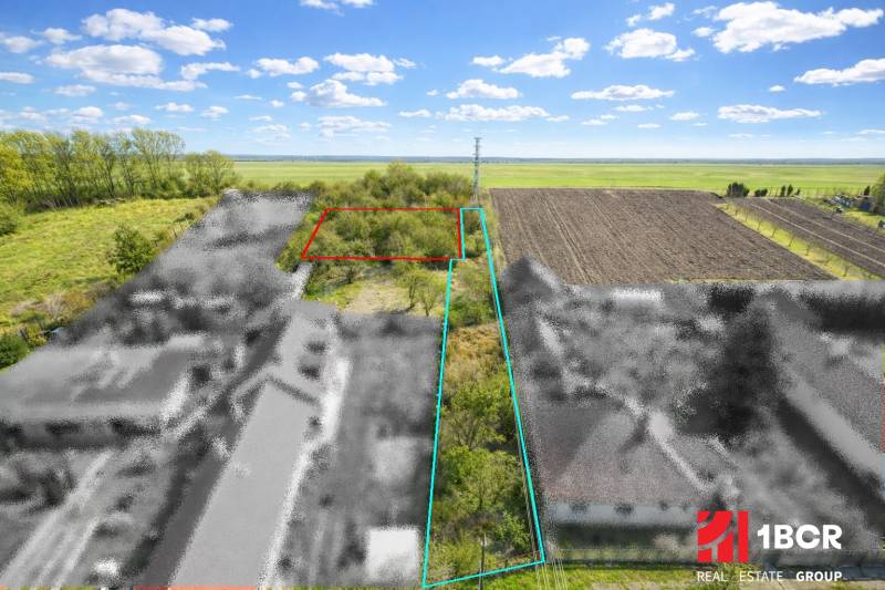 Zeleň a pozemky k bydlení na ulici Malá Paka, Velká Paka.