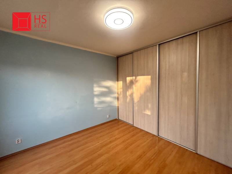 izba so vstavanými skriňami