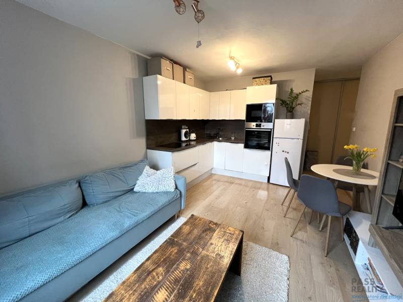 Samozřejmě, poskytněte prosím text, který chcete přeložit do češtiny.