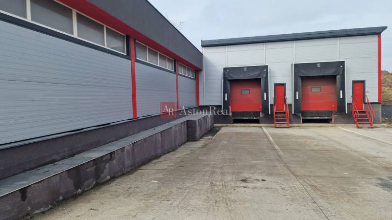 Sklady a haly s nakládacími rampami na Východní ulici v Popradu.