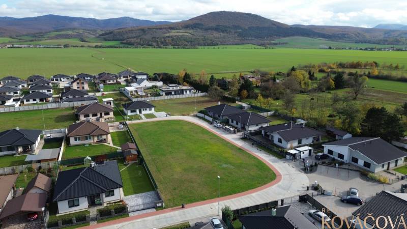 Letecký pohled na novou zástavbu pro pozemky k bydlení v Kočovcích.