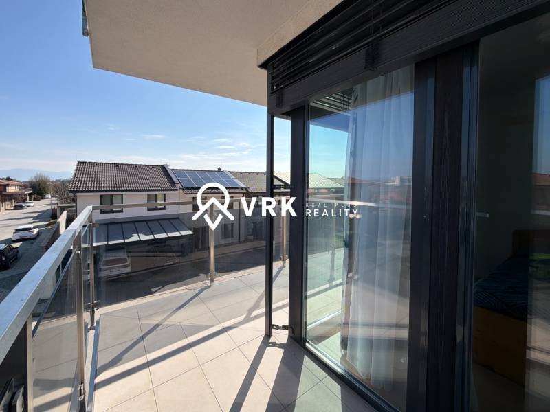 Výhled z balkónu 3pokojového bytu na Topoľčianské ulici, Košice - městská část Západ.