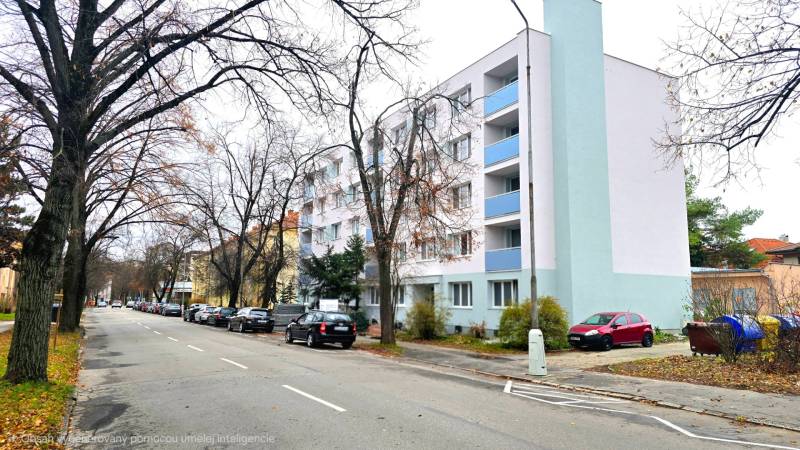 Ulice Pod Párovcami, Piešťany: Řada aut u bílé budovy, nedaleko 2pokojového bytu.