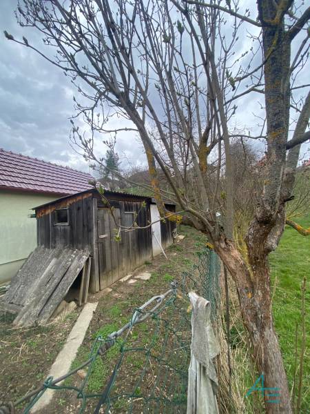 Dřevěný přístřešek na zahradě rodinného domu na ulici Turá lúka v Myjavě.