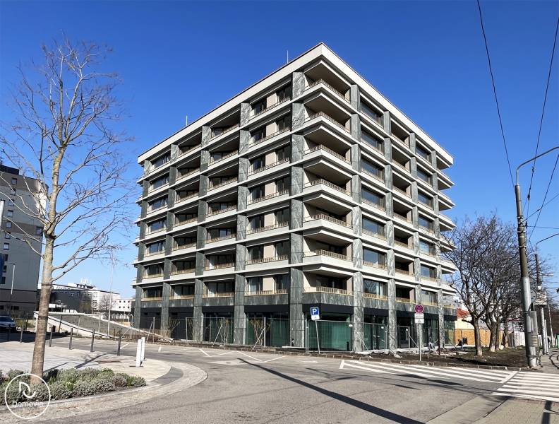 Bytový dům v Bratislavě - Starém Městě na Školské ulici, vhodný pro 2-pokojový byt.