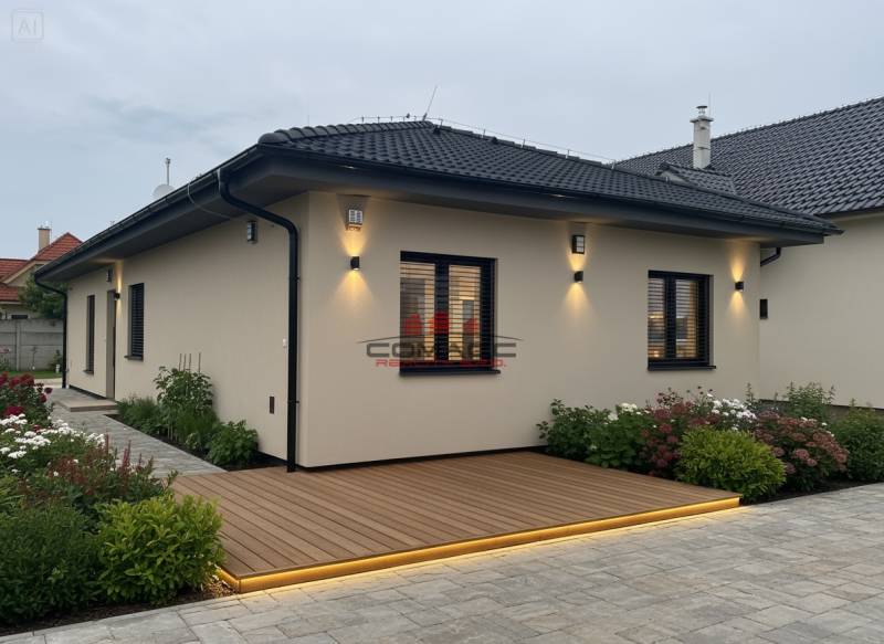 Rodinný dům ve Veselém na ulici Veselé s podlahou s dřevěným dekorem a květinovými záhony.