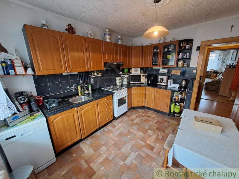 Omlouvám se, ale text, který jste poskytl, nedává smysl, a proto ho nemohu přeložit do češtiny. Mohli byste prosím poskytnout jasnější nebo opravený text?