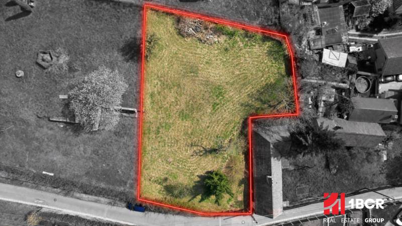 Letecká fotografie pozemku na Budovatelské ulici v Mariance vhodného k bydlení.