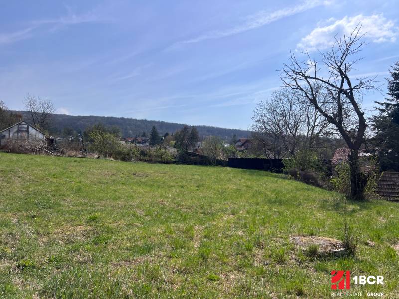 Pozemky - bydlení na Budovatelské v Mariance, klidná lokalita se zelení.