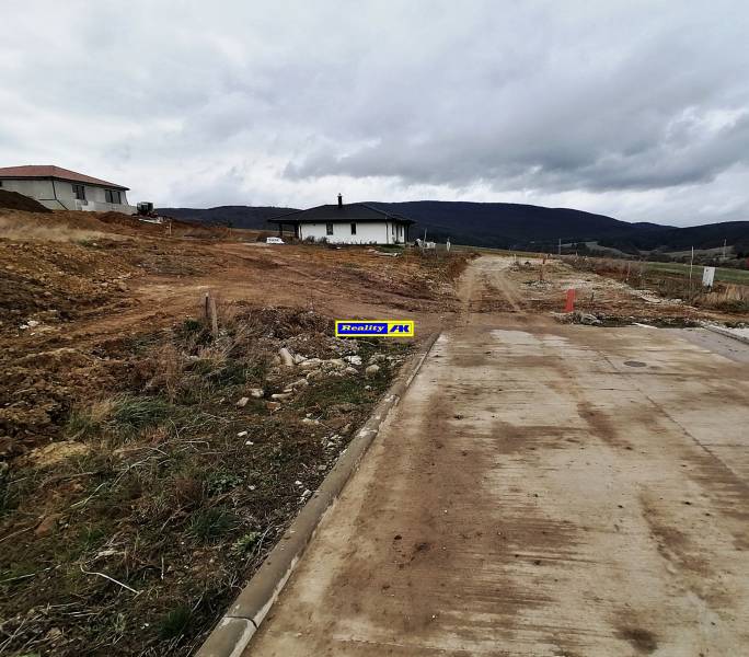 Pozemky pro bydlení v Novém Městě nad Váhom, Lubina, připravené na výstavbu domů.