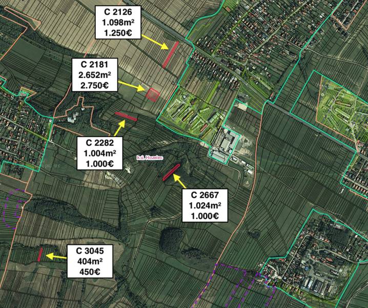 Letecký pohled na rozdělení zemědělských a lesních pozemků v Hozelec.