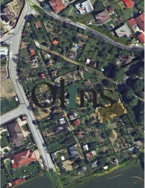 Letecká mapa zahrad v Nitře s vyznačeným pozemkem v oblasti Pod Katrušou.