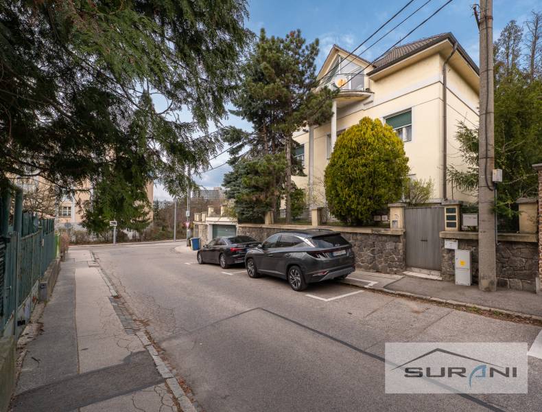 Omlouvám se, ale text, který jste poskytli, je nesouvislý a obsahuje neexistující slova, což ztěžuje jeho překlad. Mohli byste prosím poskytnout více kontextu nebo objasnit, co by měl text znamenat? Rád vám pomohu s překladem.