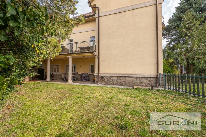 Budova s terasou a zahradou na ulici Krčméryho, Bratislava - Staré Město.