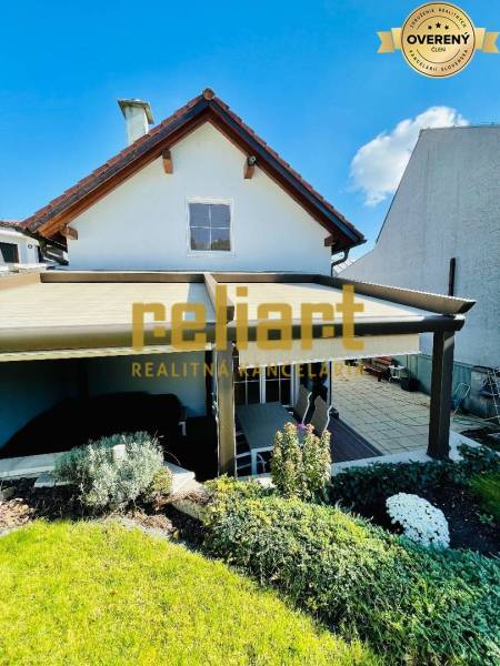 Rodinný dům na Kozičově ulici v Bratislavě - Devín s terasou a zahradou.