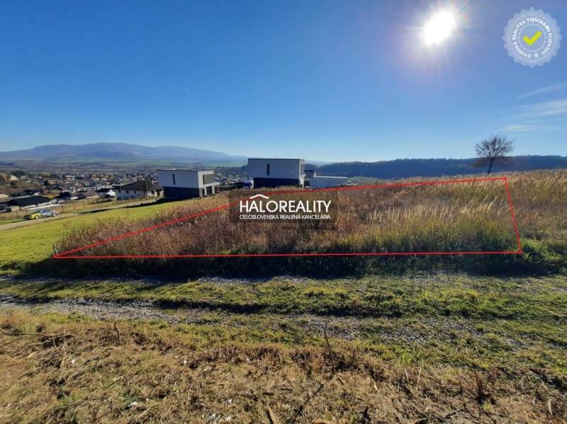 Pozemky - bydlení ve Finticích, výhled na krajinu a okolní domy.