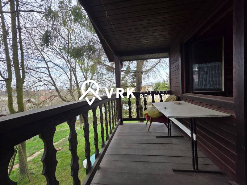 Dřevěná terasa s výhledem na zahradu v lokalitě Bohdanovce pro Pozemky - bydlení.