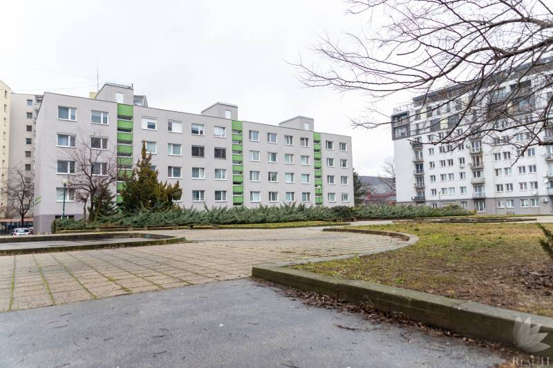 Bytový dům na Ondavské ulici, Bratislava - Nivy, blízko upraveného parku.
