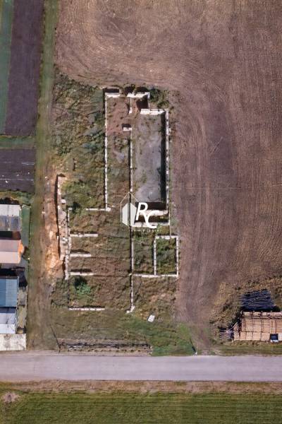 Stavba základu na pozemku v blízkosti Valče vhodný k bydlení.