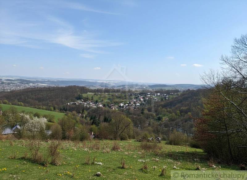 Krajina s výhledem na obec a okolní přírodu v Krupině pro pozemky - bydlení.